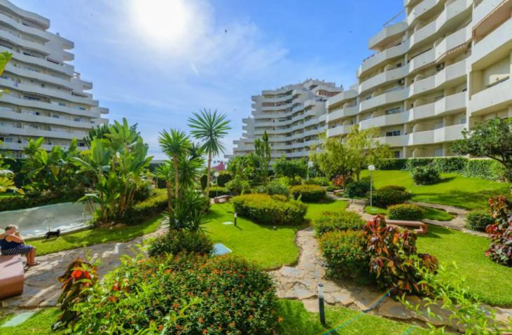 Benal beach suite, estudio con parque acuático y vistas al mar. Benalmádena Exterior foto